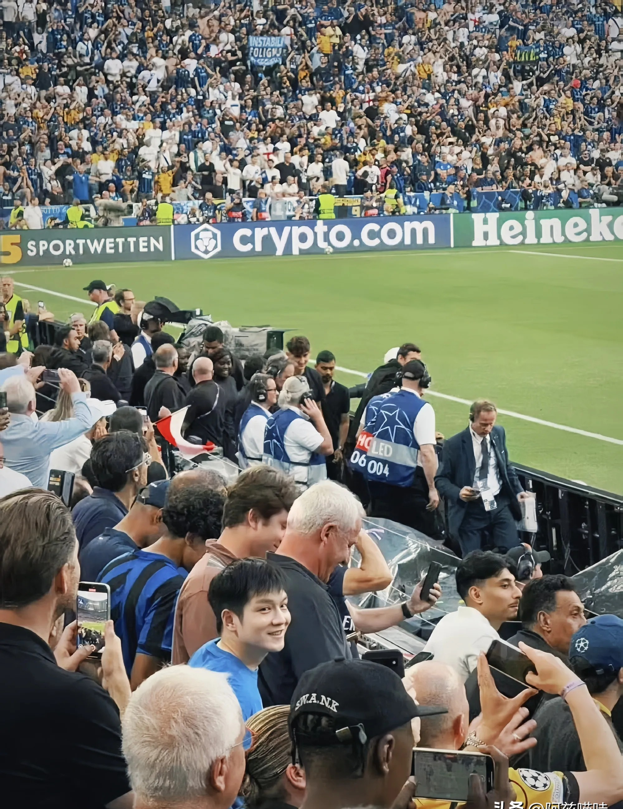 开云体育 -欧冠赛程吃紧；波尔图集结日主帅复盘；气氛紧张；身体对抗强度拉满(波尔图拿欧冠阵容)