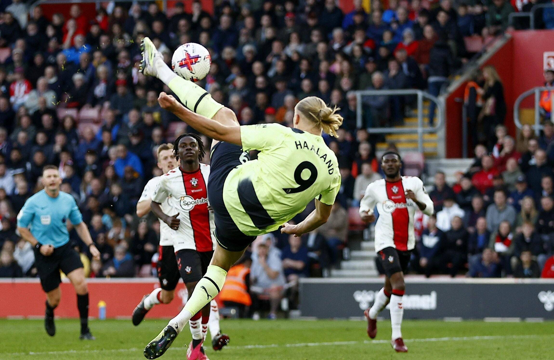 开云彩票 -武汉三镇迎法国杯关键赛，转会期外线爆发，压力陡增，身体对抗强度拉满 